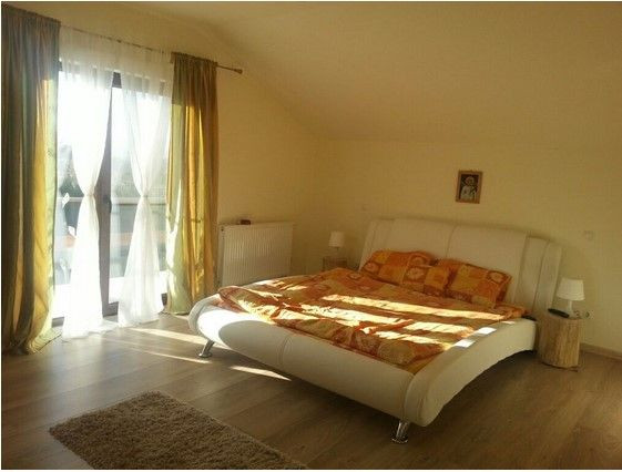 Casa individuala de vanzare in Salicea, 190 mp utili, 870 mp teren !