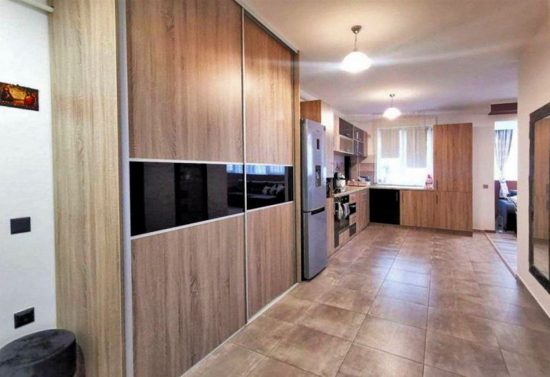 APARTAMENT CU 3 CAMERE, 68 MP., ZONA STRAZII FLORILOR