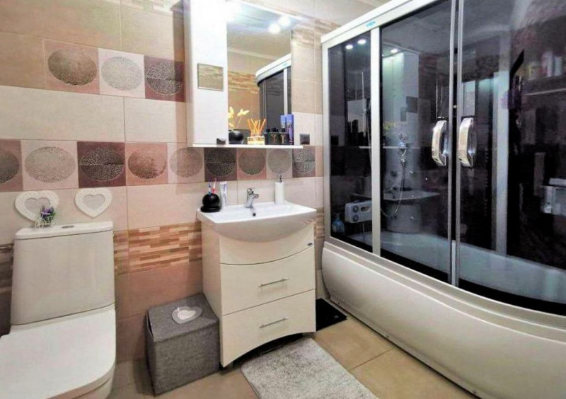 APARTAMENT CU 3 CAMERE, 68 MP., ZONA STRAZII FLORILOR