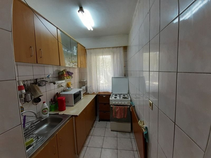Apartament 3 camere, 46 mp, semidecomandat, zona Scolii Gen. nr 3 cart. Manastur