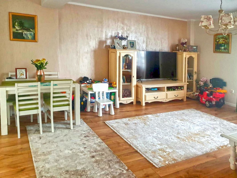 Apartament cu 3 camere, finisat, 87 mp, zona Aroma