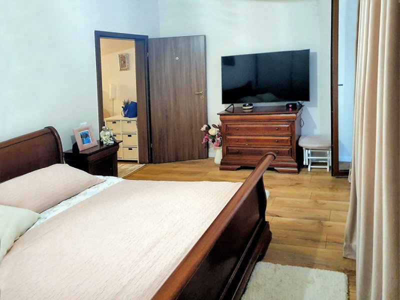 Apartament cu 3 camere, finisat, 87 mp, zona Aroma