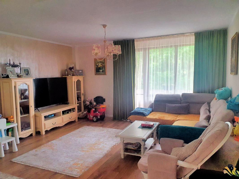 Apartament cu 3 camere, finisat, 87 mp, zona Aroma