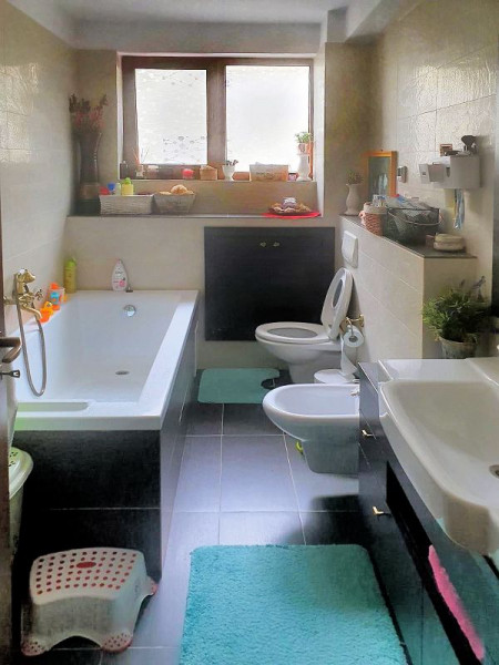 Apartament cu 3 camere, finisat, 87 mp, zona Aroma