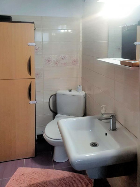Apartament cu 3 camere, finisat, 87 mp, zona Aroma