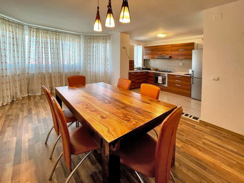 Apartament 3 camere, 115 mp. + parcare OPORTUNITATE