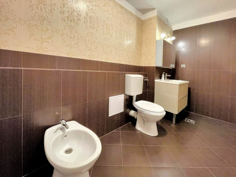Apartament 3 camere, 115 mp. + parcare OPORTUNITATE