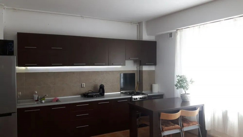 Apartament 3 camere, decomandat, 65mp, zona  Dorobantilor