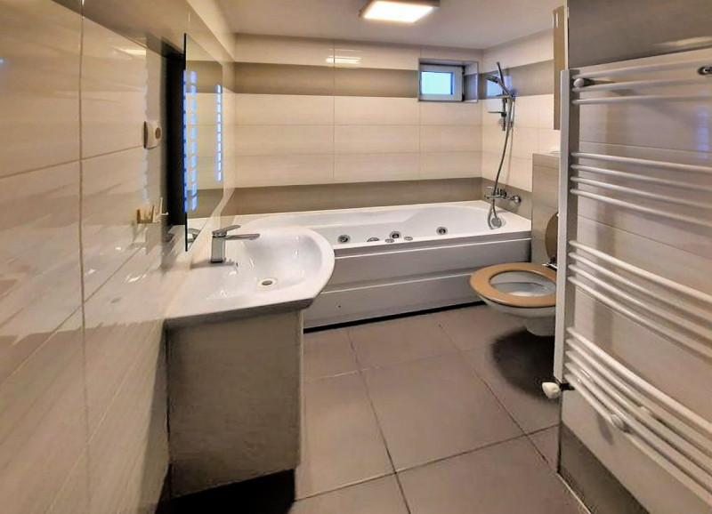 Ocazie! Apartament cu 4 camere, vila, 94 mp, cartier Baciu, strada Privighetorii