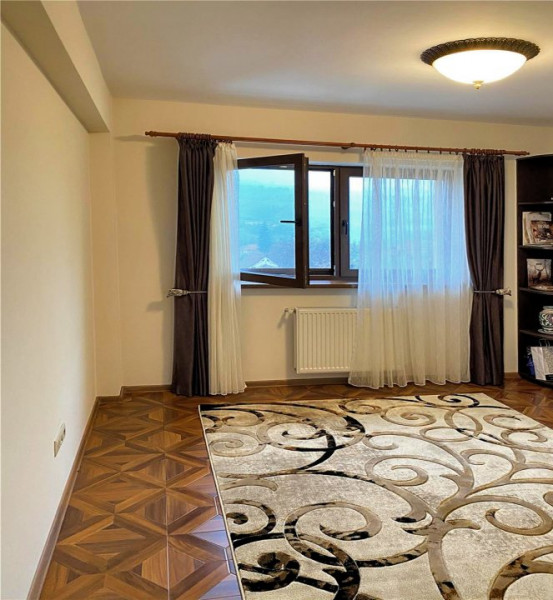 Apartament cu 3 camere, decomandate, 82 mp, cartierul Baciu, strada Visinului