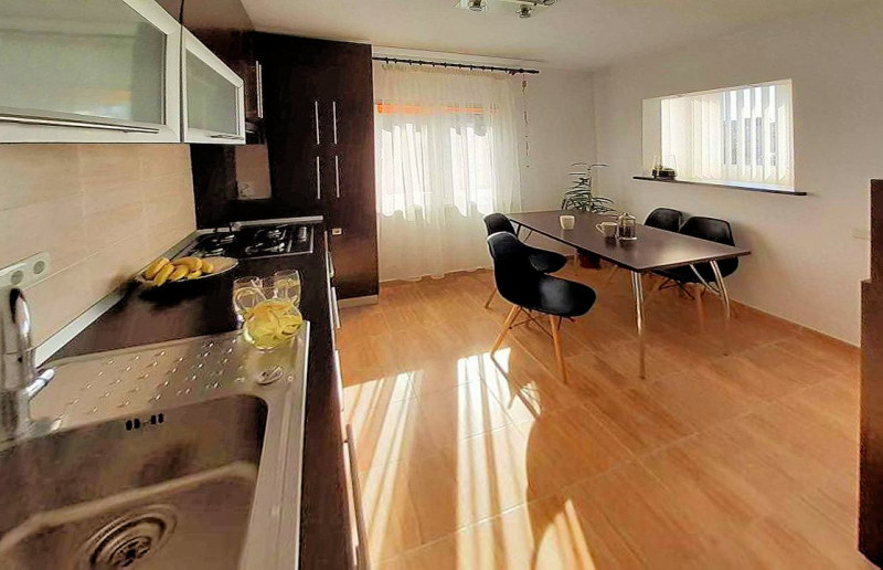 Apartament cu 3 camere, decomandate, 72 mp, semicentral, 21 Decembrie 1989, n137