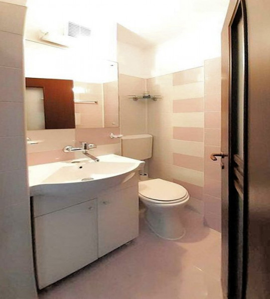 Apartament cu 3 camere, decomandate, 72 mp, semicentral, 21 Decembrie 1989, n137