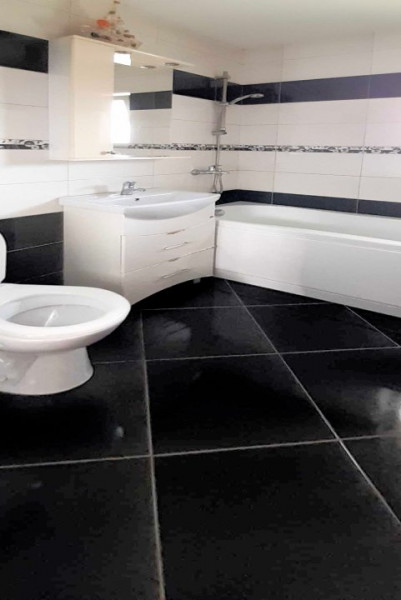 Apartament cu 2 camere, decomandate, 49 mp, Floresti, zona strazii Florilor.