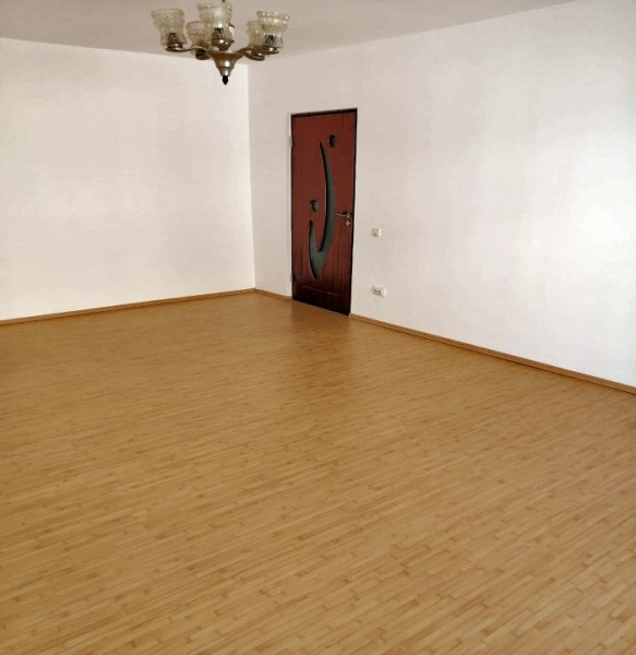 Apartament cu 2 camere, decomandate, 61 mp, Floresti, zona strazii Florilor.