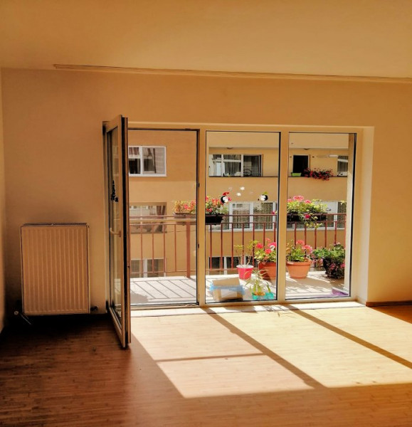 Apartament cu 2 camere, decomandate, 61 mp, Floresti, zona strazii Florilor.