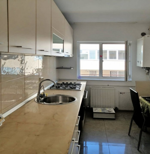 Apartament cu 2 camere, decomandate, 61 mp, Floresti, zona strazii Florilor.
