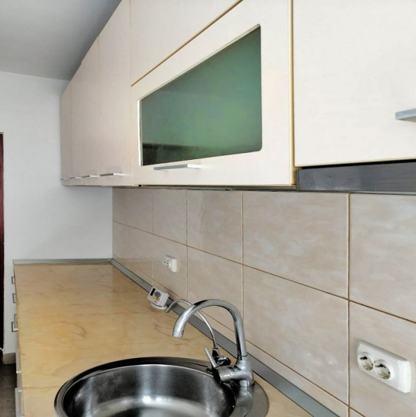 Apartament cu 2 camere, decomandate, 61 mp, Floresti, zona strazii Florilor.