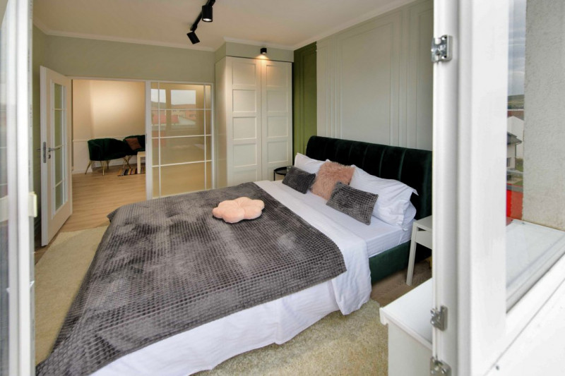 Apartament cu 3 camere, decomandate, 56 mp, Sesul de Sus, zona Terra, Floresti