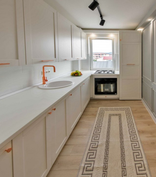 Apartament cu 3 camere, decomandate, 56 mp, Sesul de Sus, zona Terra, Floresti