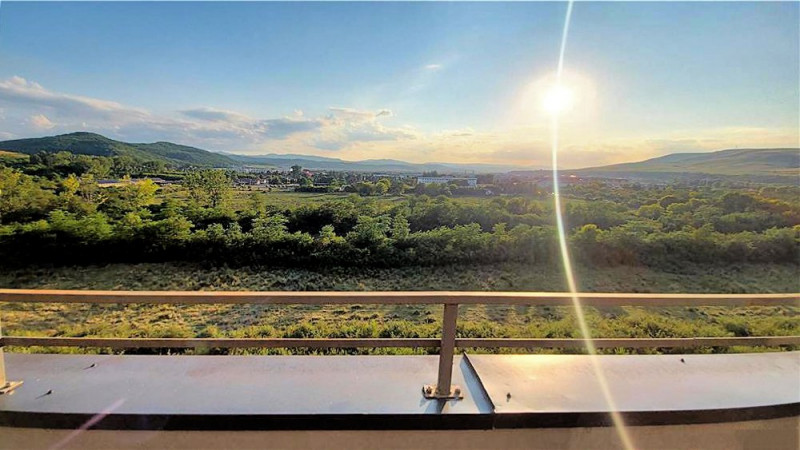 Apartament cu 2 camere, decomandate, 51 mp, in zona Vivo (Polus Center), BMW.