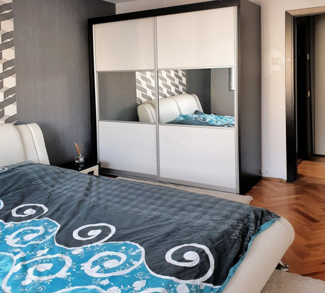 Apartament cu 3 camere, decomandate, 63 mp, strada Donath, pe malul Somesului.