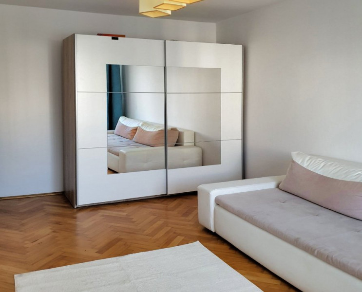 Apartament cu 3 camere, decomandate, 63 mp, strada Donath, pe malul Somesului.