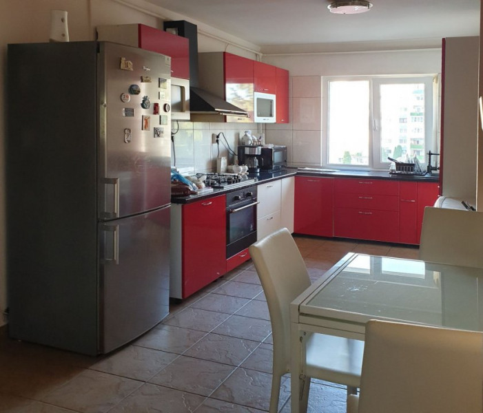 Apartament cu 3 camere, decomandate, 63 mp, strada Donath, pe malul Somesului.
