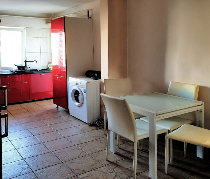 Apartament cu 3 camere, decomandate, 63 mp, strada Donath, pe malul Somesului.