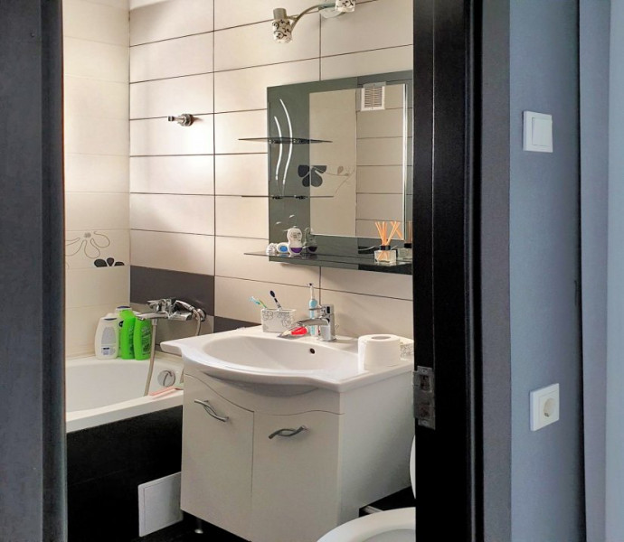 Apartament cu 3 camere, decomandate, 63 mp, strada Donath, pe malul Somesului.