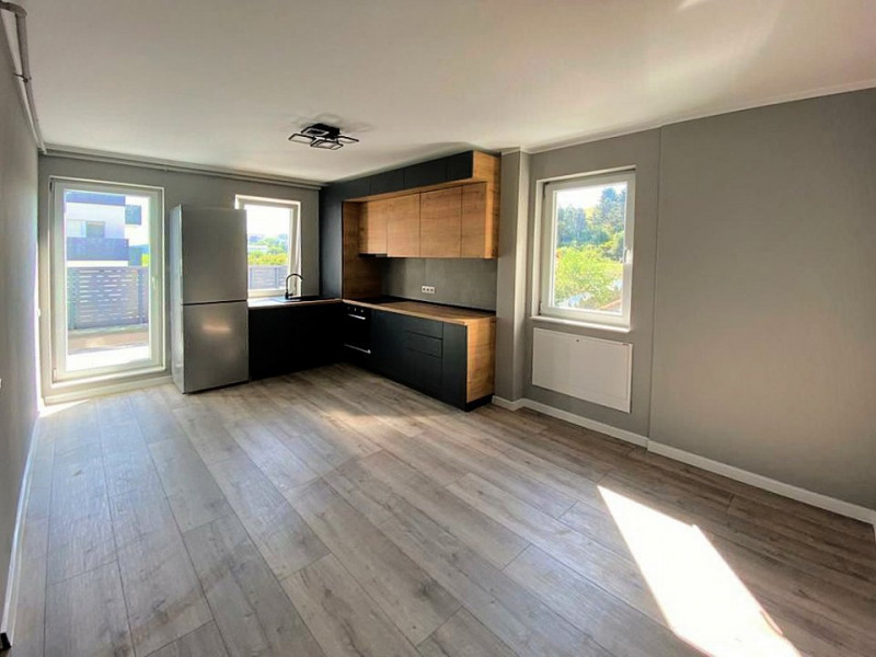 Apartament cu 3 camere, decomandate, 53 mp, strada Avram Iancu, zona Vivo.