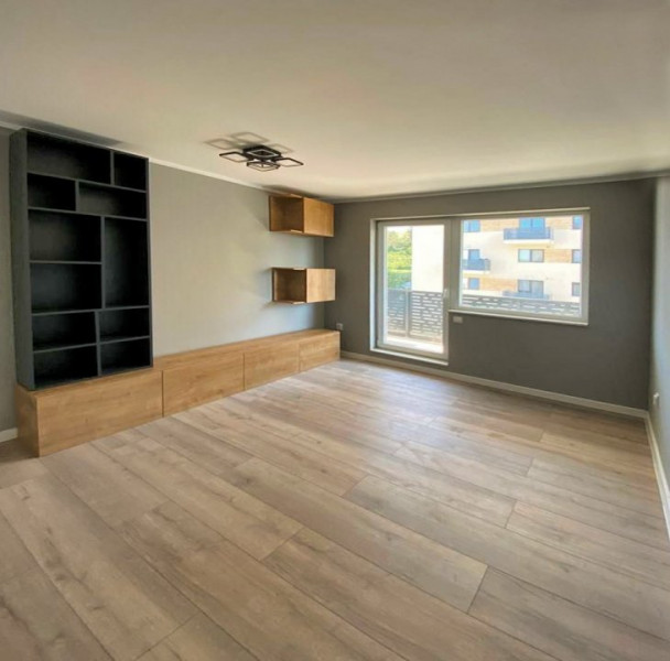 Apartament cu 3 camere, decomandate, 53 mp, strada Avram Iancu, zona Vivo.