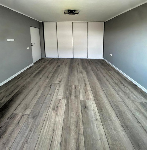 Apartament cu 3 camere, decomandate, 53 mp, strada Avram Iancu, zona Vivo.