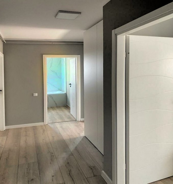 Apartament cu 3 camere, decomandate, 53 mp, strada Avram Iancu, zona Vivo.