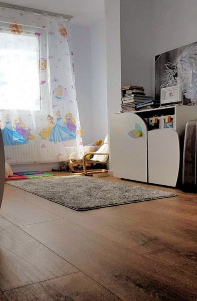 Apartament cu 4 camere, 70 mp, strada Oasului, Iris.