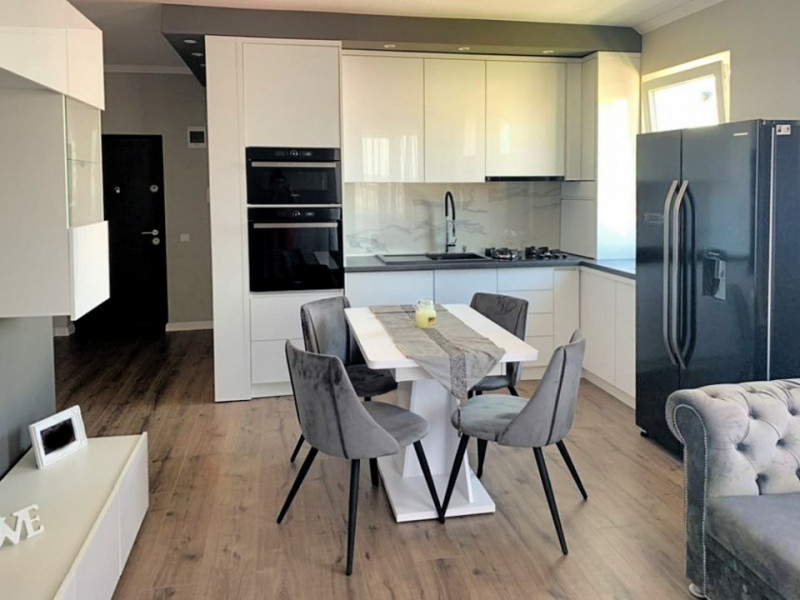 Apartament cu 3 camere, 58 mp, strada Avram Iancu, Vivo.