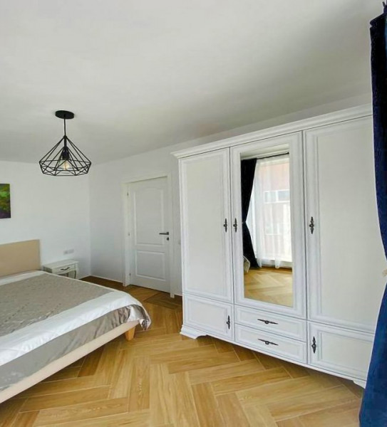 Apartament cu 4 camere, 83 mp, strada Razoare, Vivo.