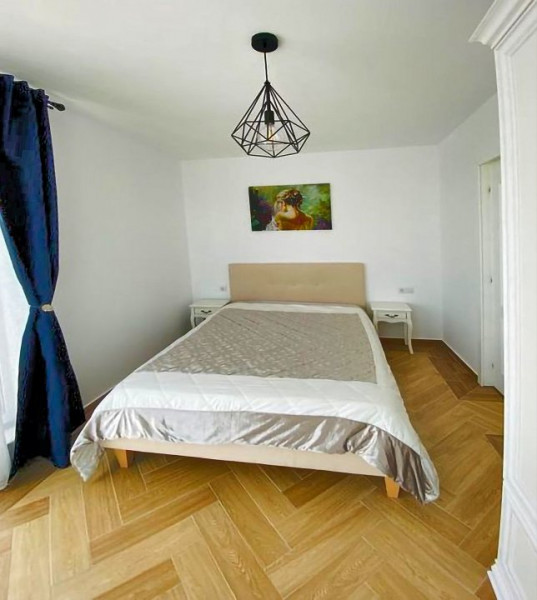 Apartament cu 4 camere, 83 mp, strada Razoare, Vivo.