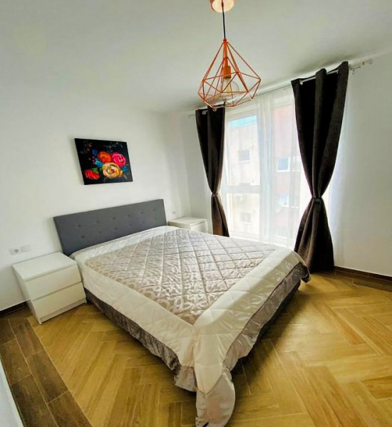 Apartament cu 4 camere, 83 mp, strada Razoare, Vivo.