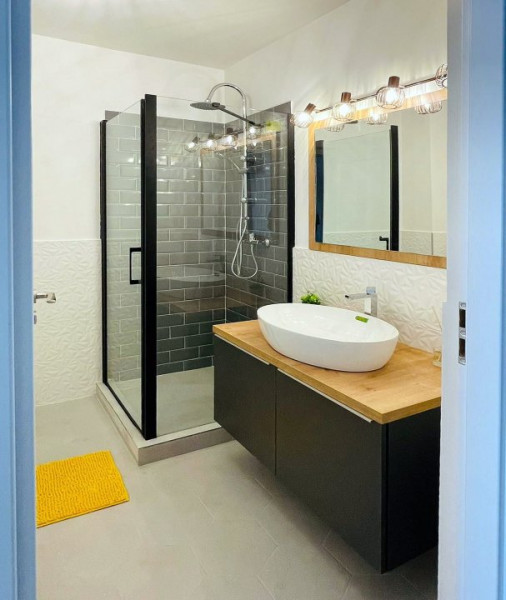 Apartament cu 2 camere, 44 mp, strada Florilor, Floresti.