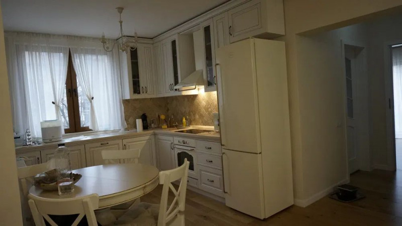 Apartament 3 camere, decomandat, LUX, in zona strazii C.A.Rosetii