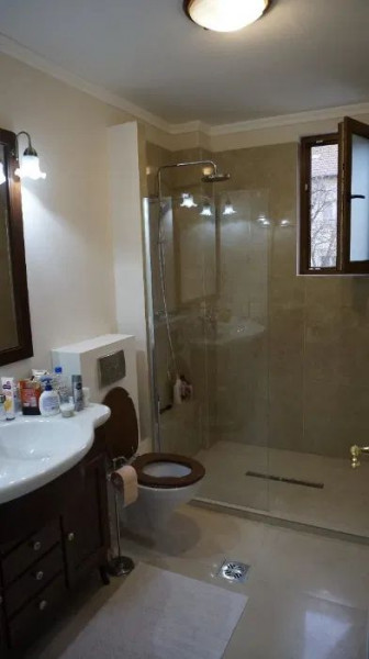 Apartament 3 camere, decomandat, LUX, in zona strazii C.A.Rosetii