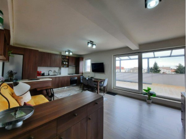  De inchiriat Penthouse 3 cam 84 mp LUX, 2 parcari, zona Platinia