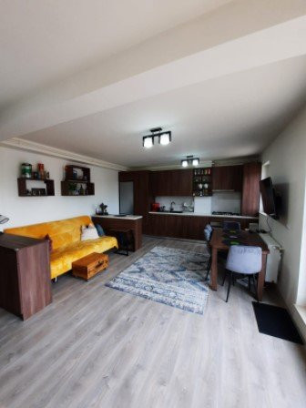  De inchiriat Penthouse 3 cam 84 mp LUX, 2 parcari, zona Platinia