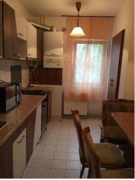 Apartament 4 camere decom. FINISAT, zona strazii LOUIS PASTEUR, cart. ZORILIR