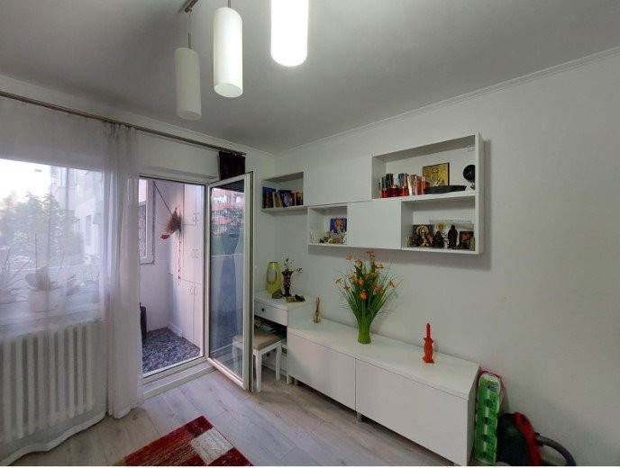 Apartament 2 cam., decom., 45 mp, str. Padin, zona P-ta Flora