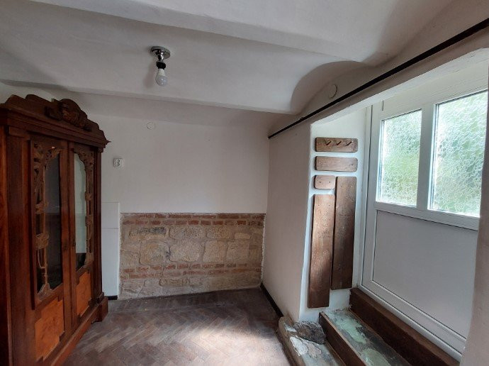 Apartament 2 cam., decom., 46 mp, demisol, zona strazii Horea.