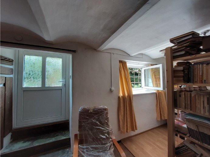 Apartament 2 cam., decom., 46 mp, demisol, zona strazii Horea.