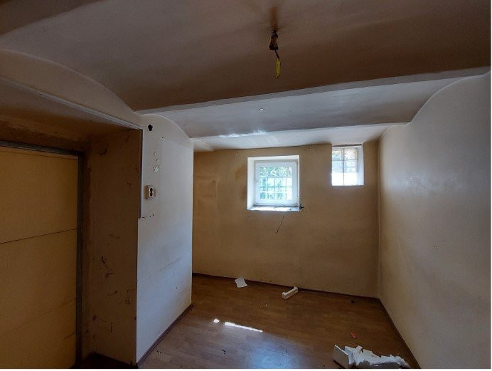 Apartament 2 cam., decom., 46 mp, demisol, zona strazii Horea.