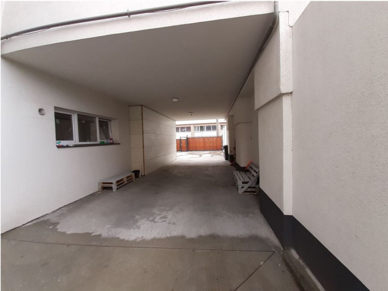 Apartament 3 camere decom, 70 mp, SEMIFINISAT, zona FARMEC