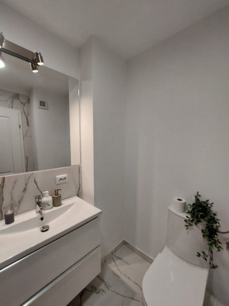  De inchiriat  apart. 2 camere, LUX,  parcare subterana, zona VIVO!